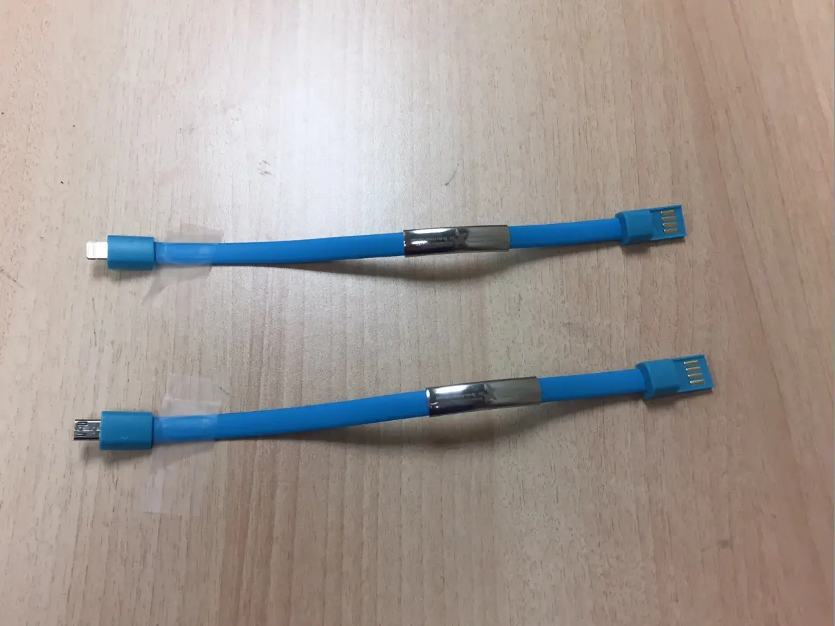 Blue color storage device shaped like a bracelet
