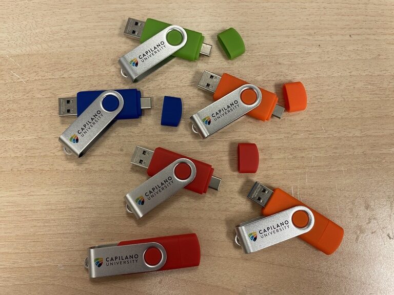 imgonline-com-ua-resize-gu9R7NLrQZY Red, Green, Orange, and Blue color USB drives