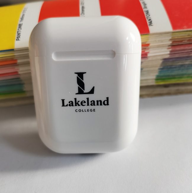A Lakeland College Ear Pods Set in WHite Color
